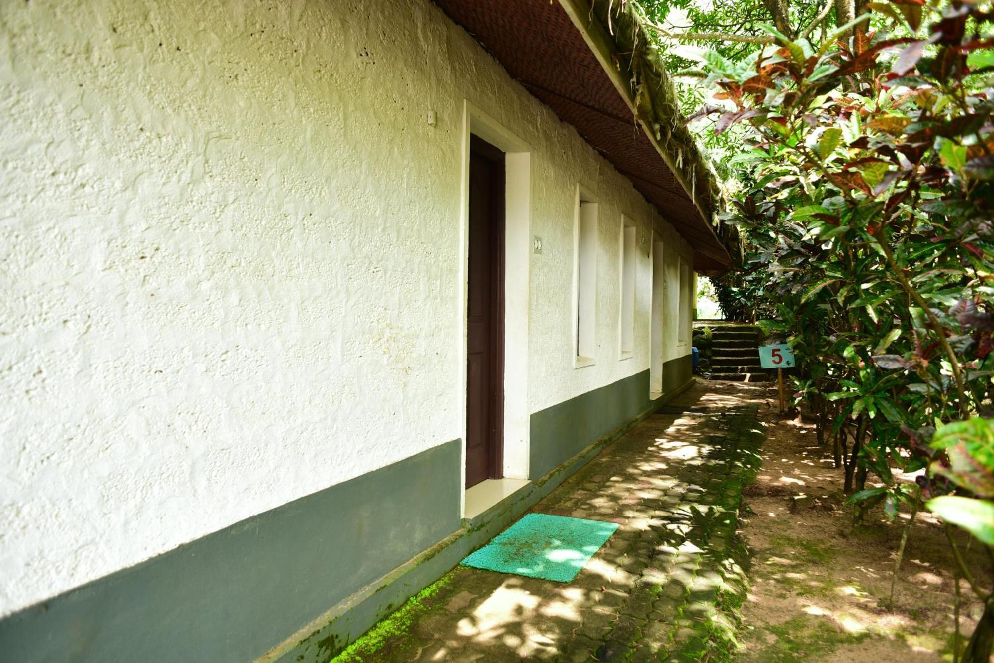 Red Earth - Gokarna 3* Ankola