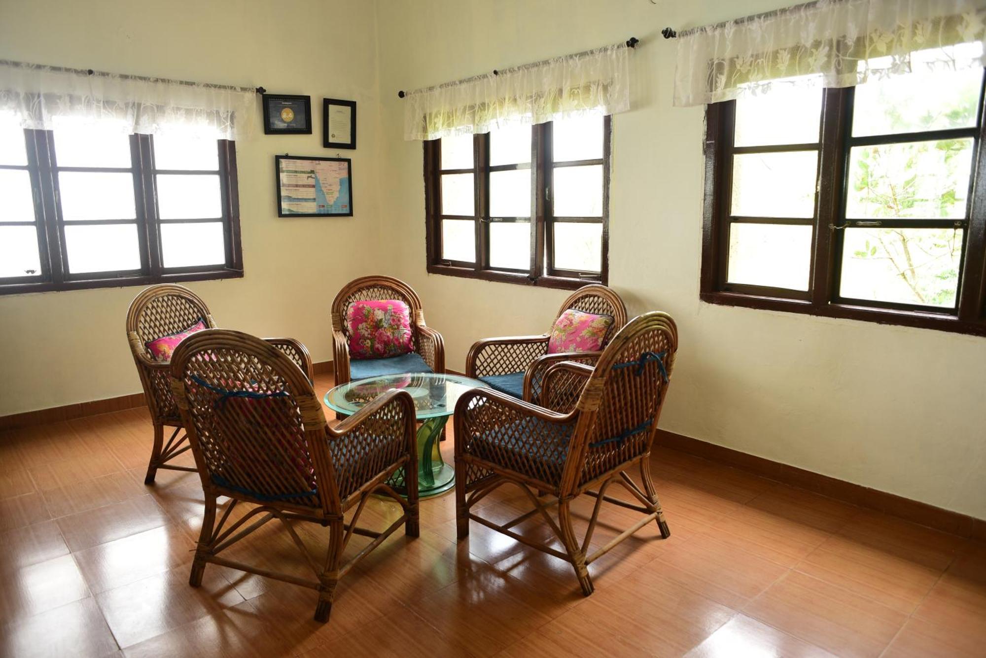 Red Earth - Gokarna Hotel Ankola